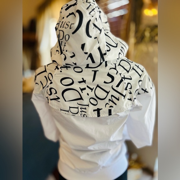 Nike Sportswear Windrunner Windbreaker Youth Hooded Logo White Jacket Size M New - Picture 11 of 16